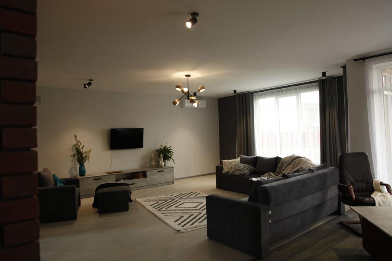 Uzhorod 3 Room Lovely House ภายนอก รูปภาพ