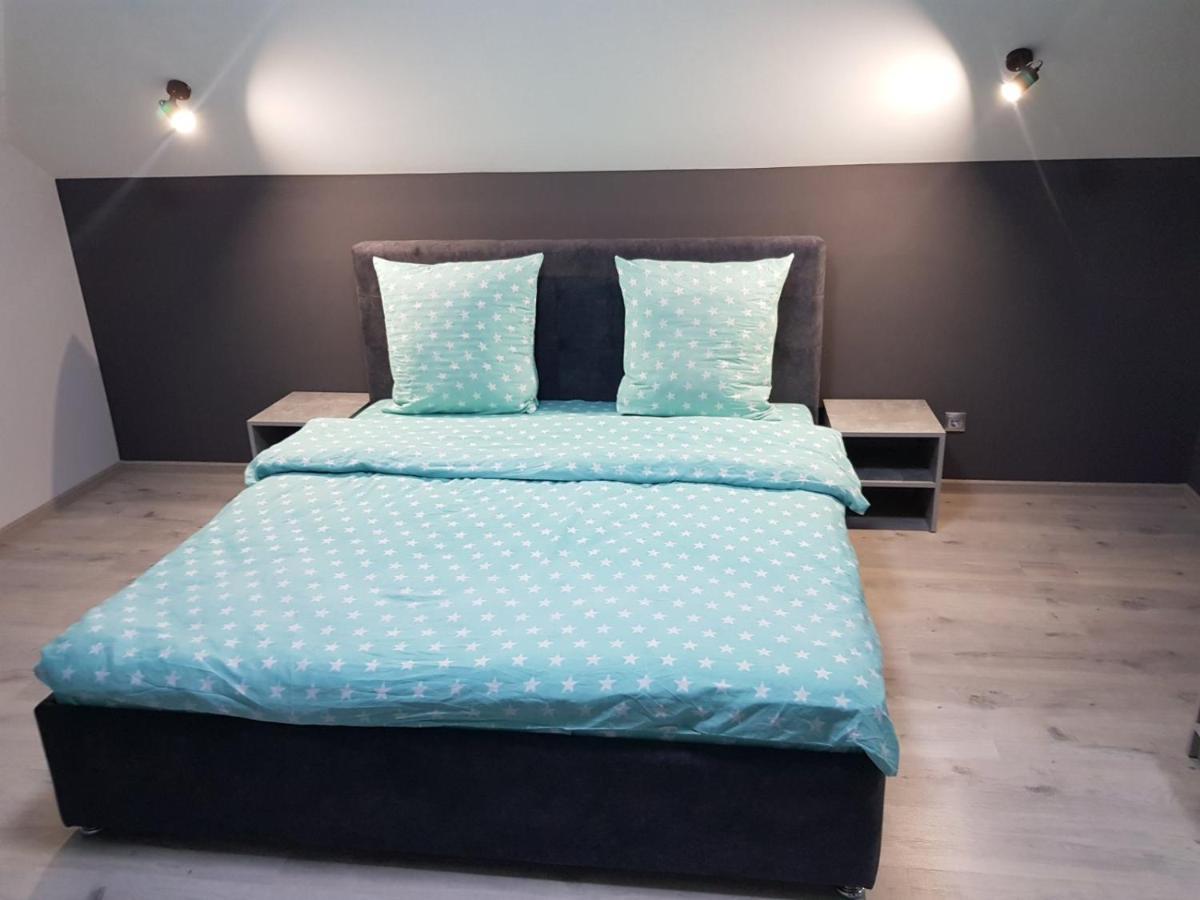 Uzhorod 3 Room Lovely House ภายนอก รูปภาพ
